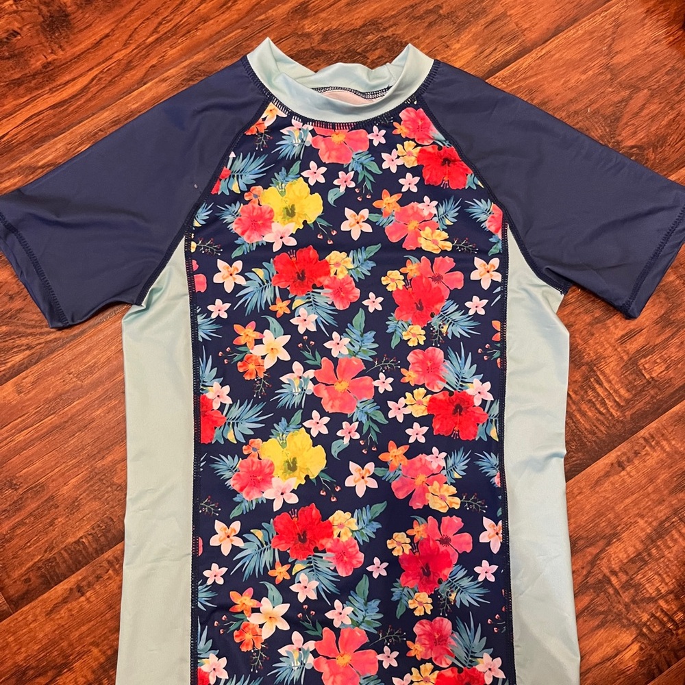 Girl’s Rashguard Top